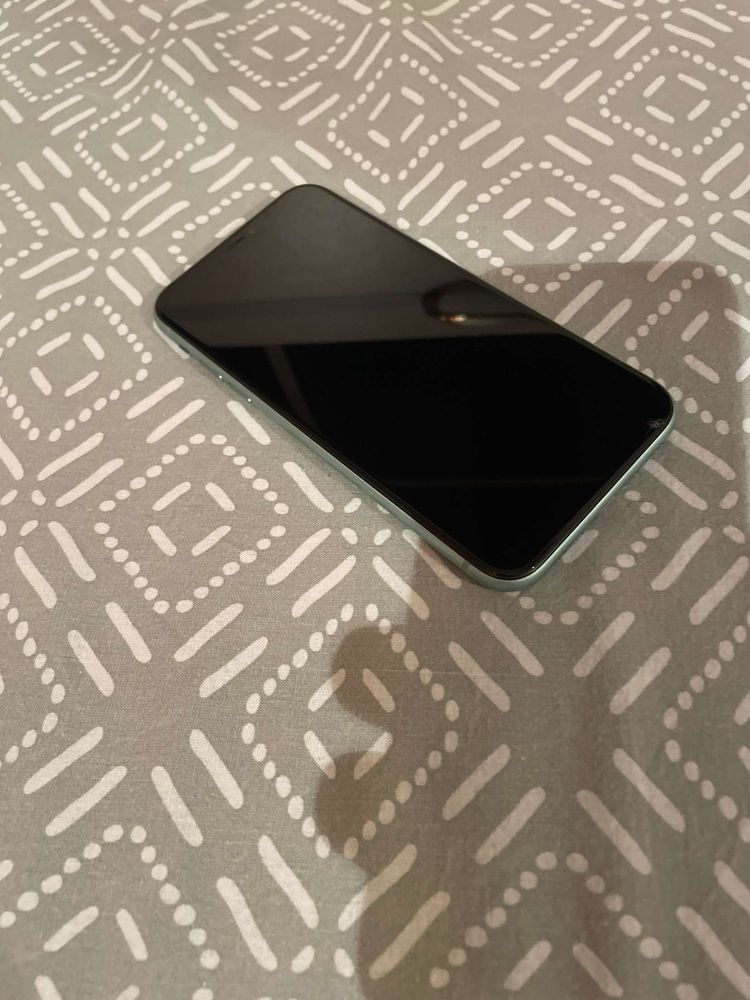 Vand iphone 11 blu impecabil fara, nicio problema !! 64 GB !!