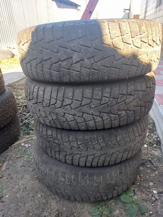 Продам комплект зимней резины R17