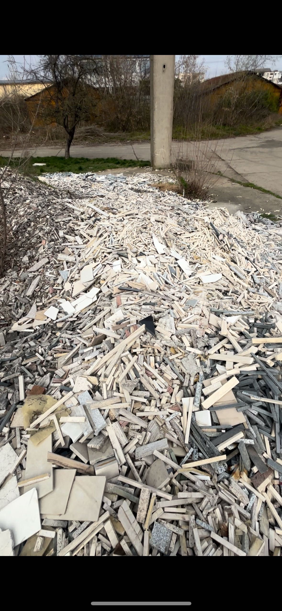 Moloz din demolări pentru drumuri/terasamente