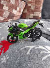 Macheta motocicleta kawasaki ninja 400 noua marime 1/12