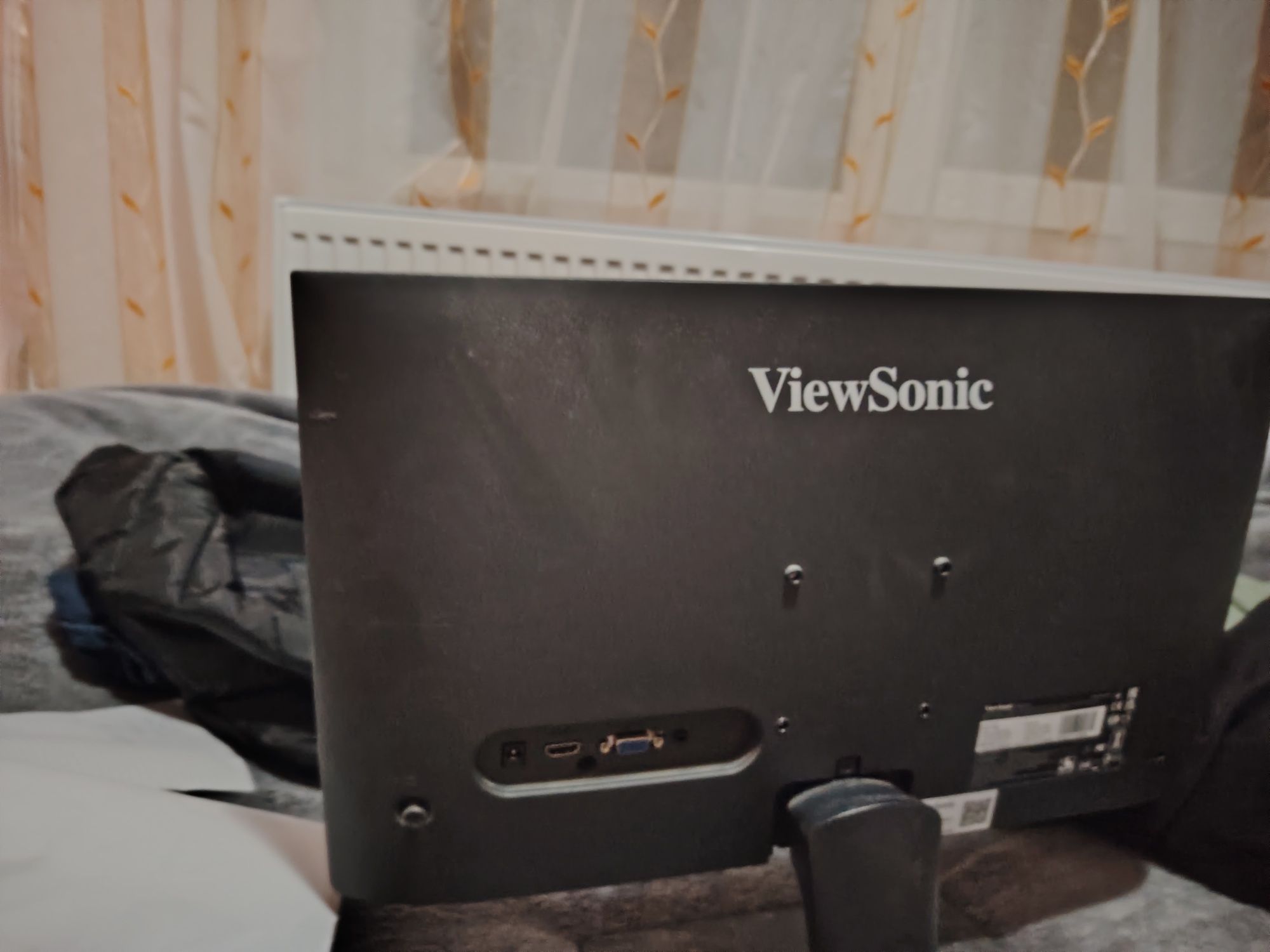 Vând monitor Viewsonic puțin folosit ca nou accept orice întrebare