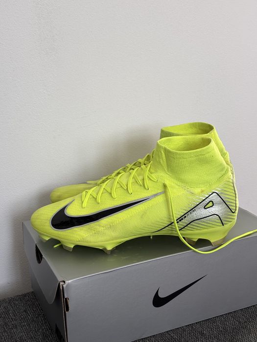 Ghete de fotbal nike mercurial