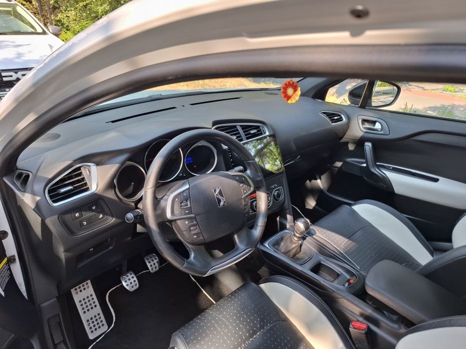 Citroen ds4 sport chic 200cp 1.6thp