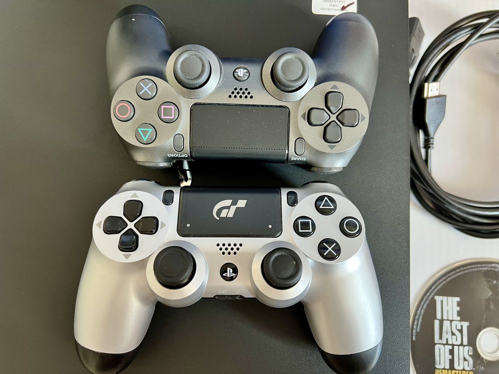 Playstation 4 Pro 1TB (PS4 Pro) + два джойстика + игра