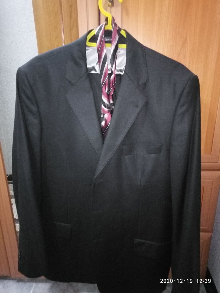 продам мужской костюм серо-черного 54 размер цвета (брюки+пиджак)