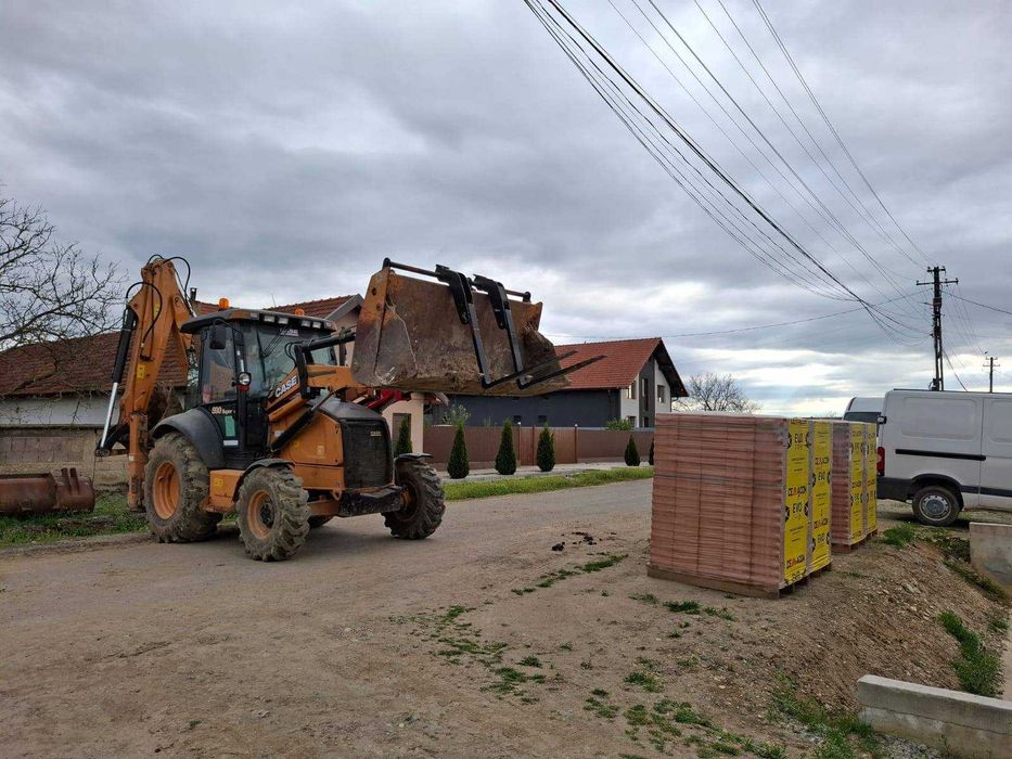 Inchiriez Buldoexcavator Case 590sr