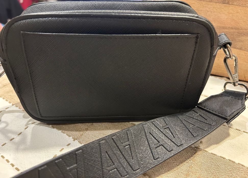 Малка черна чантичка