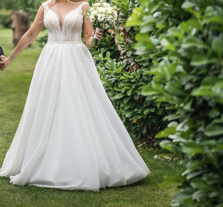 Vand rochie mireasa Elise Bride Brasov, cadouri: crinolina brodata