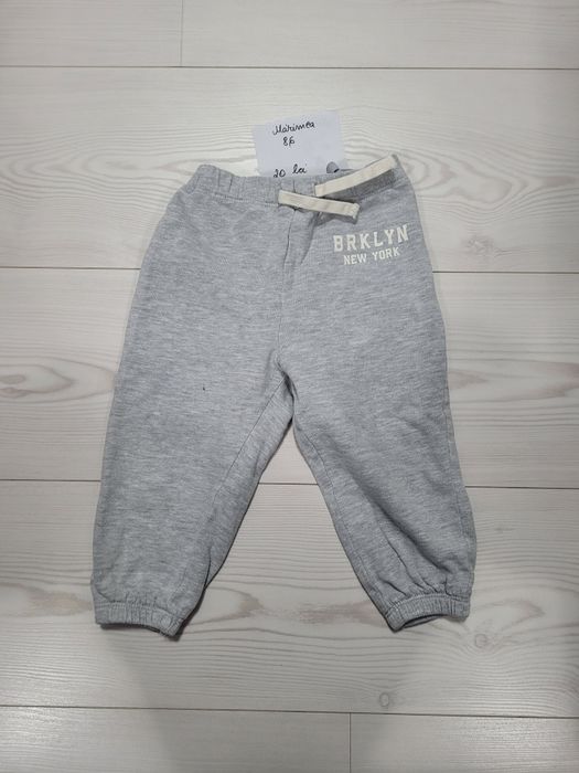 Vand haine mărimea 86,preț pe bucata
Nu asigur transport