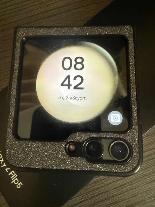 Samsung  Galaxy flip 5
