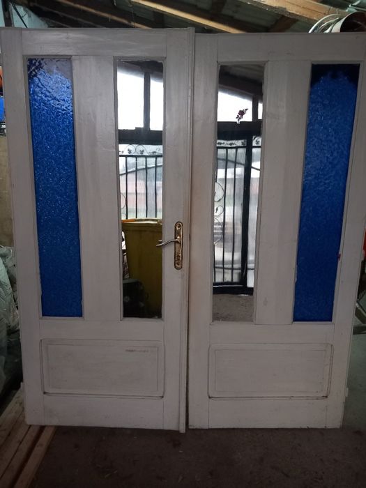 Vind ușa lemn masiv starea foarte bună