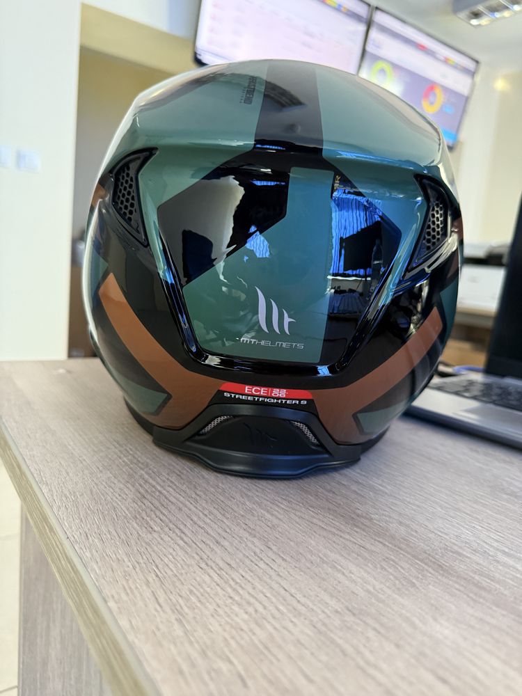 Каска MT Helmets Streetfighter L
