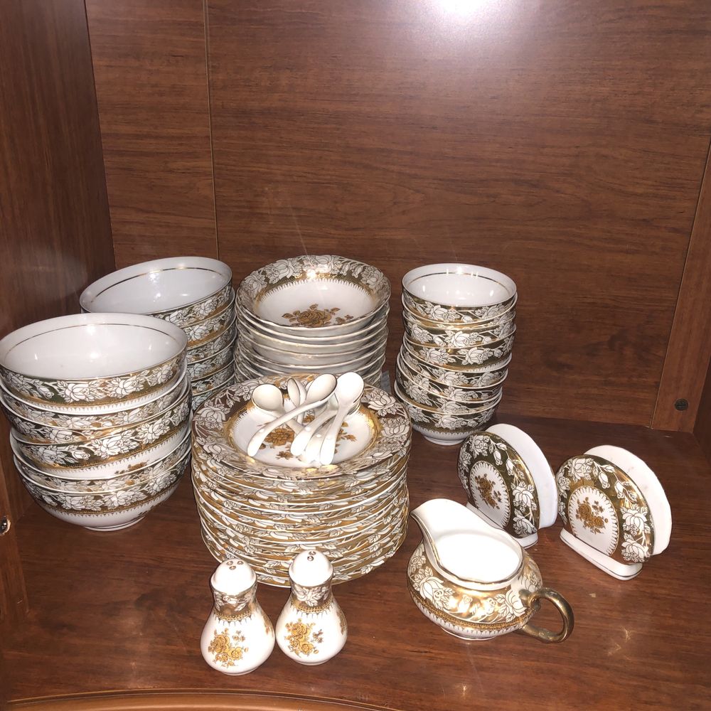 Продам столовый сервиз на 12 персон, 138 предметов.