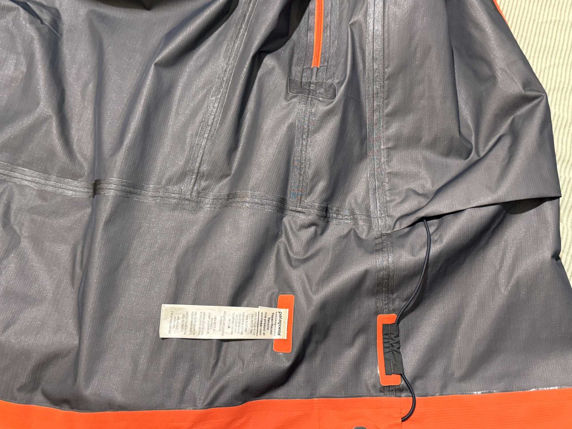 Продавам хардшел алпийско яке Patagonia Dual Aspect Jacket, размер L.