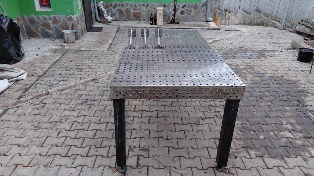 Vând masă de sudură profesională