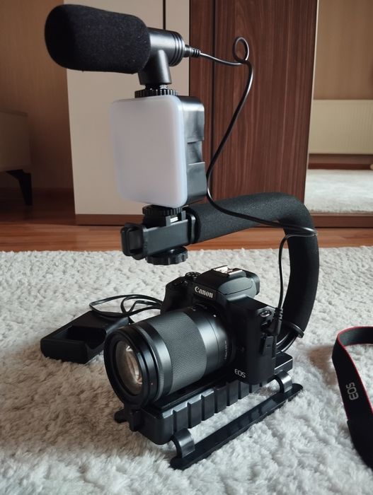 Продаю Canon EOS M50 Mark II + комплект для видеосъёмки