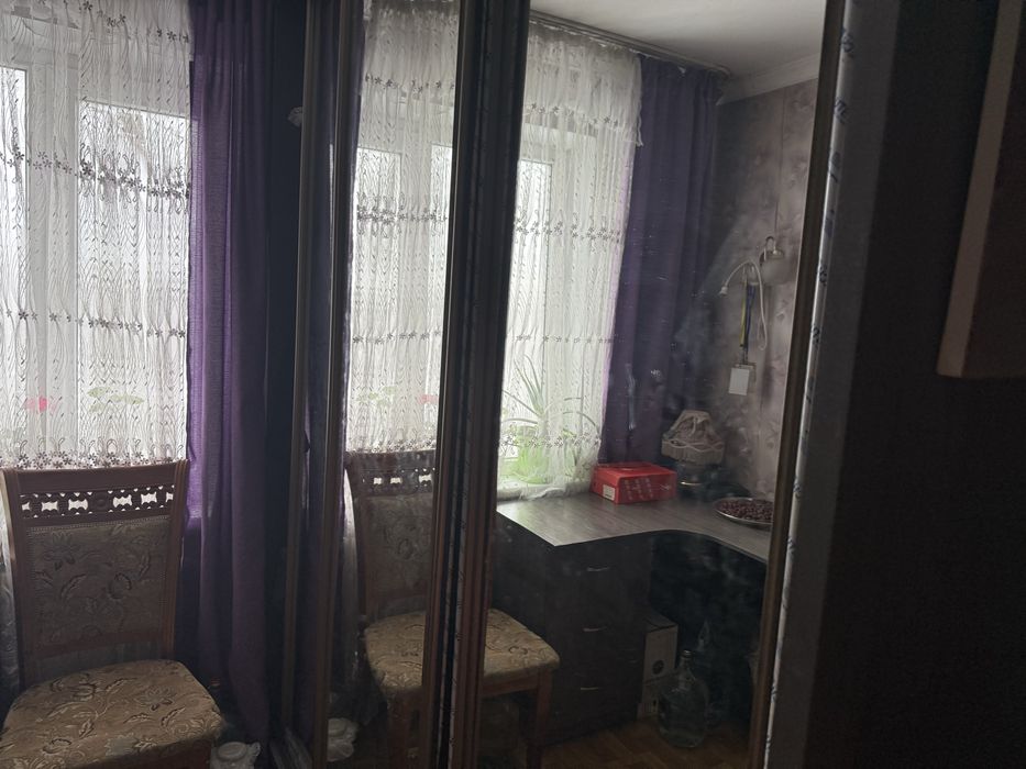 Продается трехдверный шкаф, кровать, стол, шкаф для книг. 200000теньг