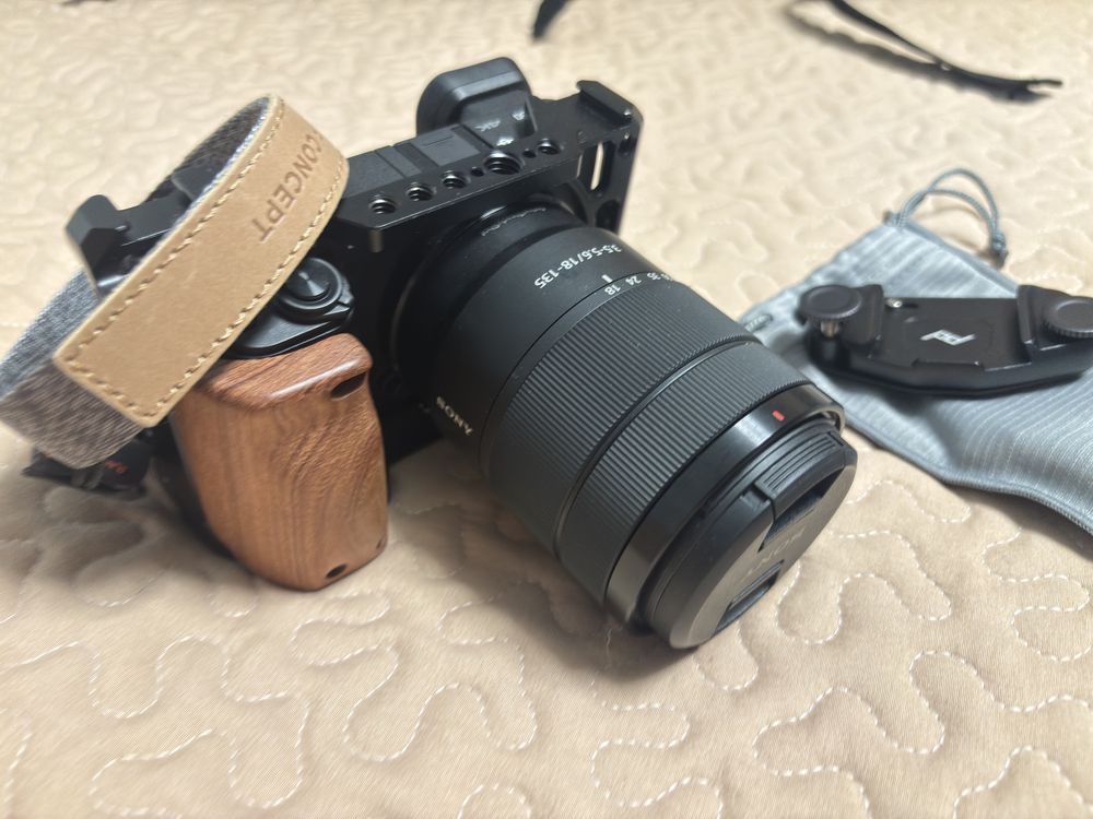 Sony A6400 cu kit 18-35 plus accesorii
