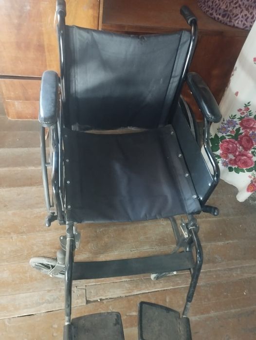 Продам инвалидную коляску новую