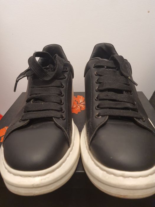 Vând adidași damă