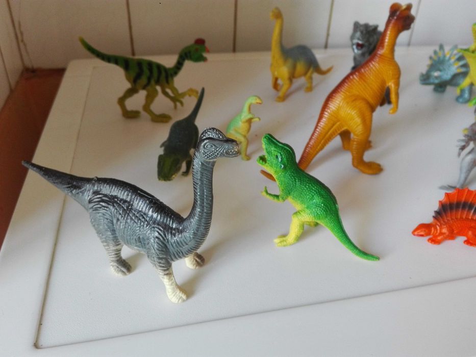Лот динозаври ( Джурасик парк)  и професионален термометър за мляко.