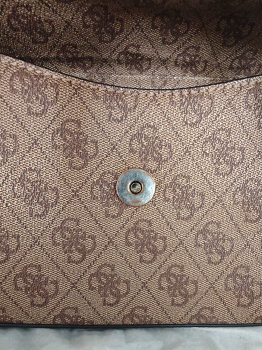Дамска чанта Guess