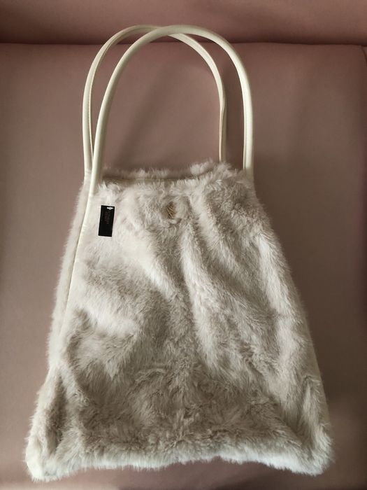 Продаются модные новые меховые сумки