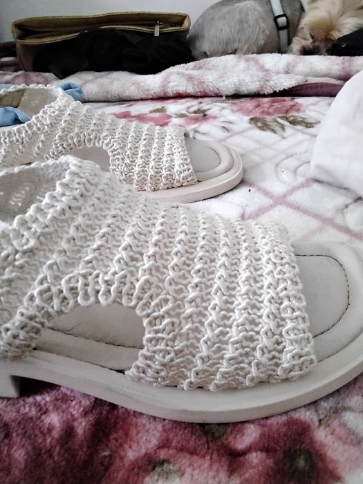 Sandale elegante și comode