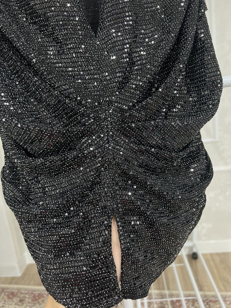 Топ с пайетками и плиссировкой от ZARA