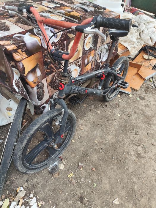 Vând bicicleta BMX