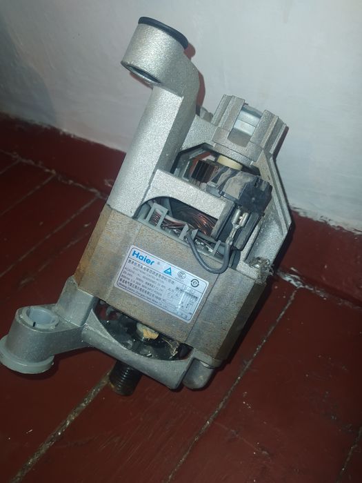 Продам электродвигатель стиральной Haier