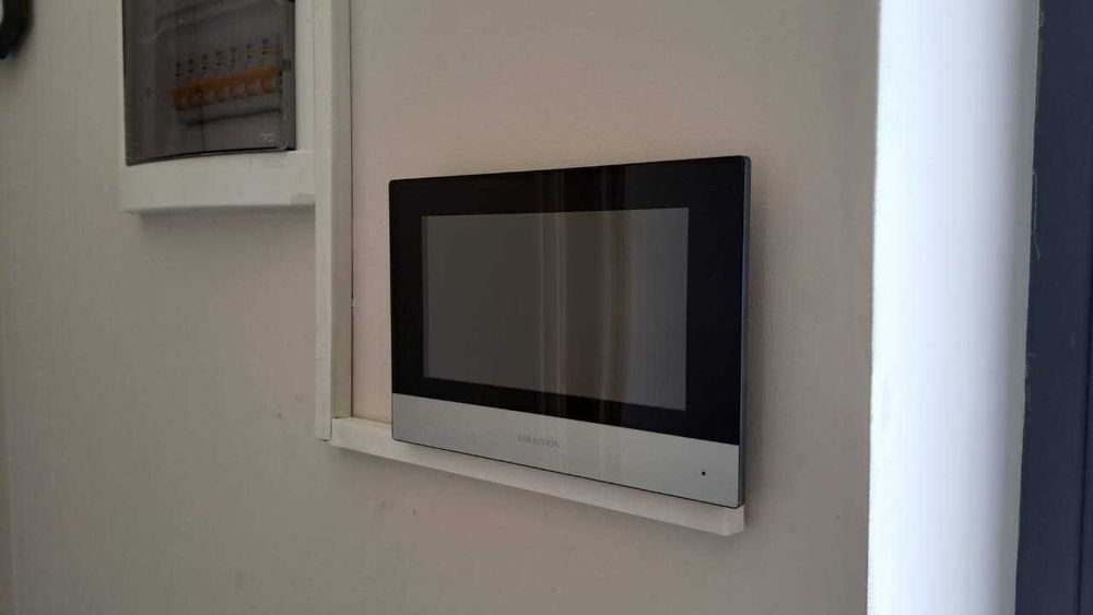 Видеодомофон — управление через дисплей и телефон