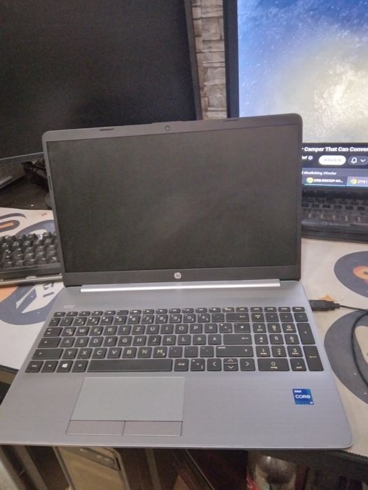 Laptop hp i3 gen 11 cu jocuri