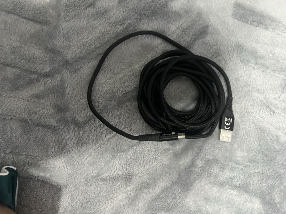 Ps4 SONY + Incarcator de aproape 1 metru + 2 jocuri