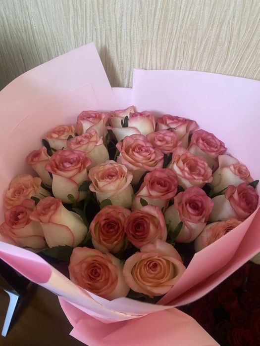 Розовые розы 25 штук