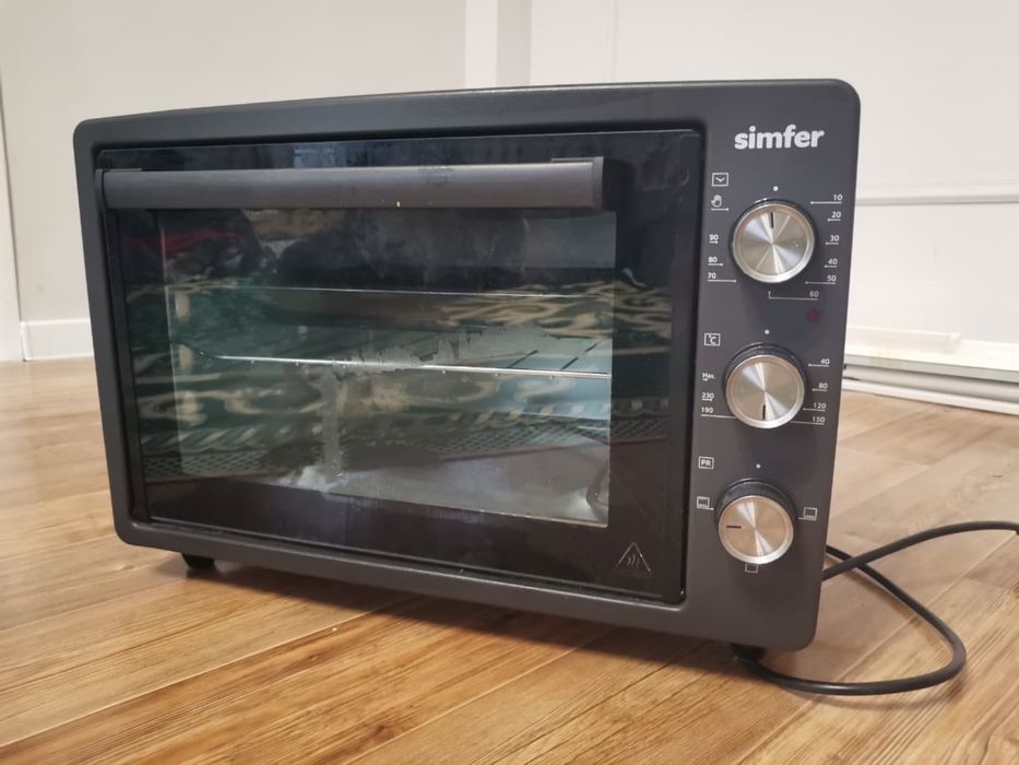 Духовка электропечь в идеальном состояний