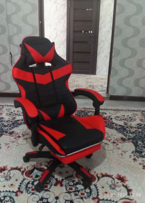 игровое кресло, компьютерный стол