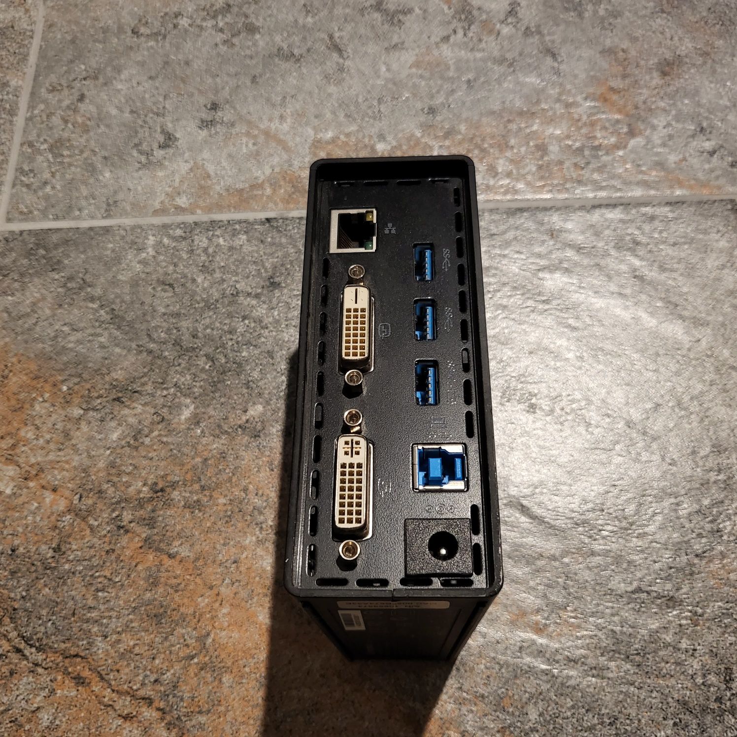 ThinkPad USB 3.0 Dock Model  DU9019D1 

permite să vă conectați no