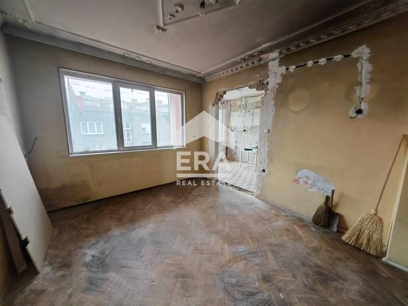 Продава се Четиристаен апартамент в Силистра, Център - 115 кв.м за 645 €/кв.м - Снимка #3