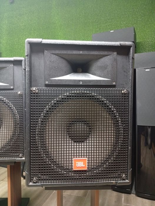 Професионални тонколони 15-ки JBL MR-825