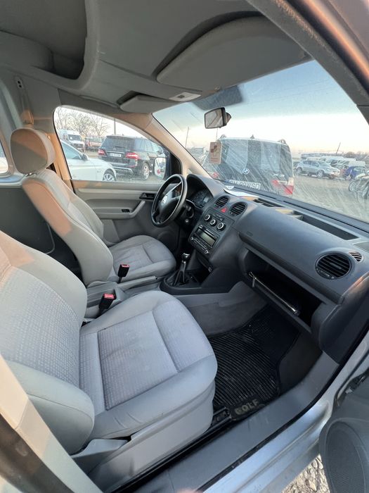 Vand vw kaddy cu 5 locuri 2006 gaz+ benzina