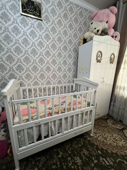 детский кровать и шкаф сотилади