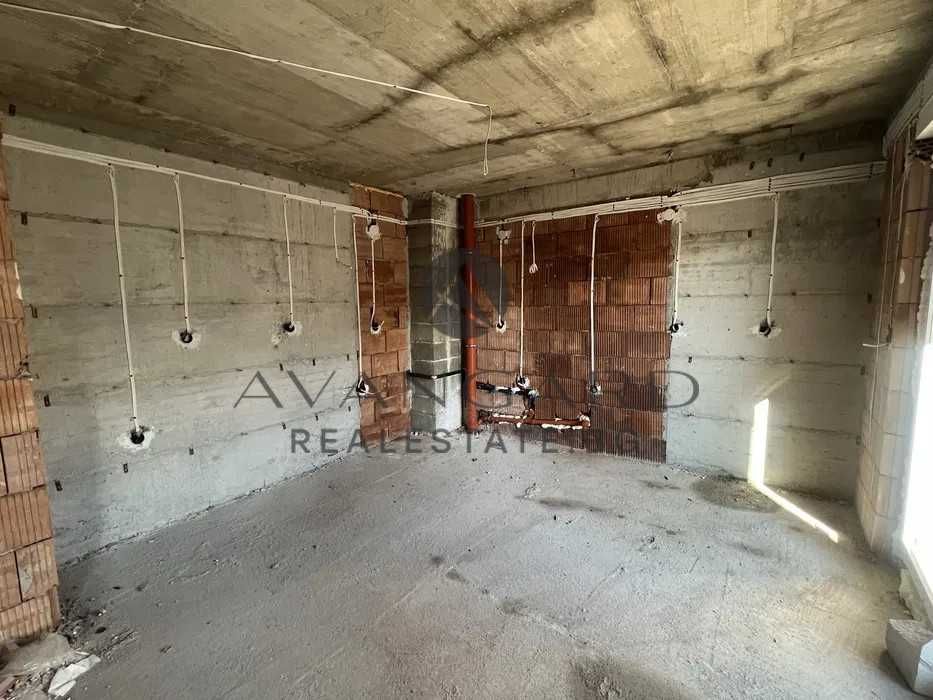 Продава се Тристаен апартамент в Пловдив, Остромила - 105 кв.м за 719 €/кв.м - Снимка #2