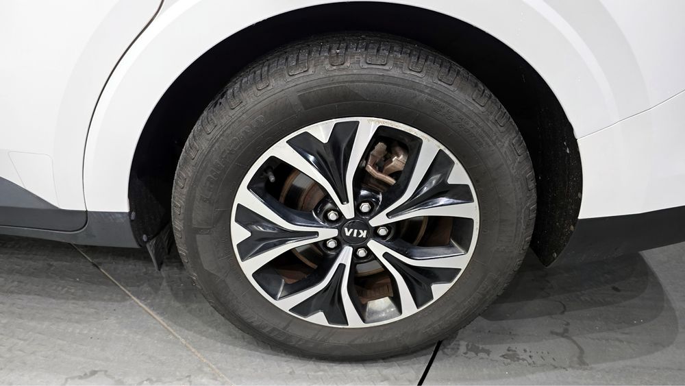 Автомобиль/Машина Kia Carnival 9-Seater Prestige