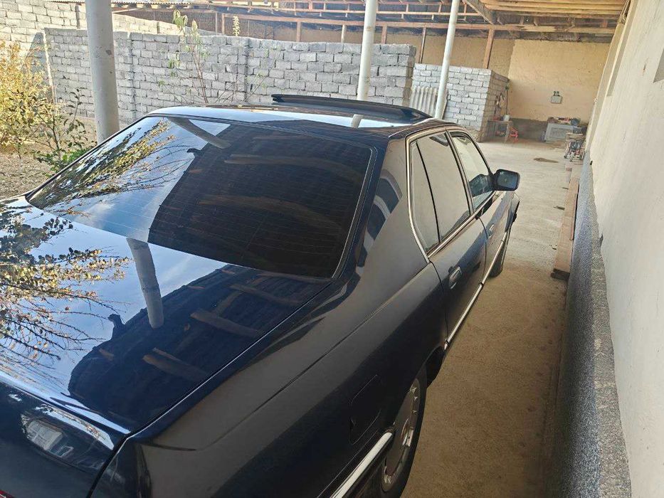 B M W      E 32  kuzov