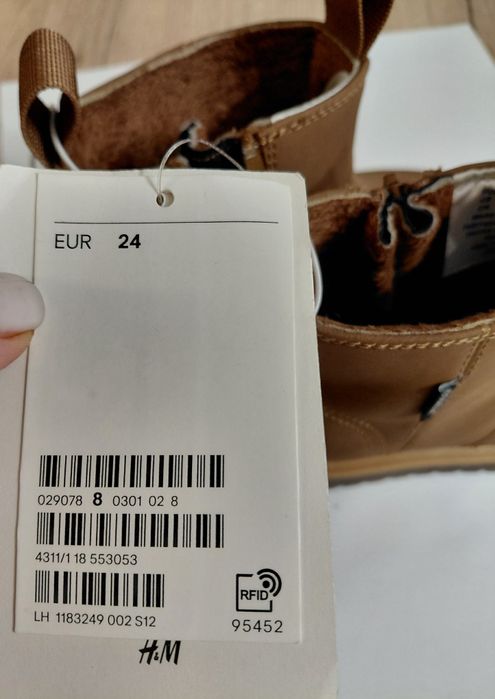 Ghete fetite H&M-  noi cu eticheta