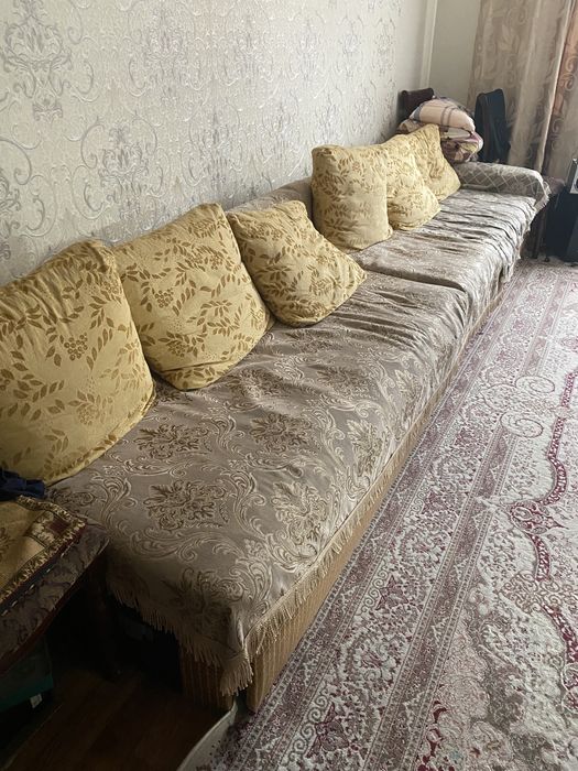 Продам б/у диван 4 метра