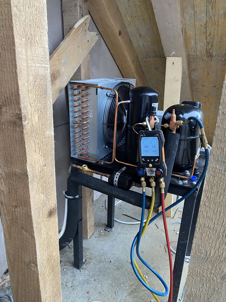 Reparatii ecchipamente frigorifice:Vitrine/Aer conditionat/Clima auto.