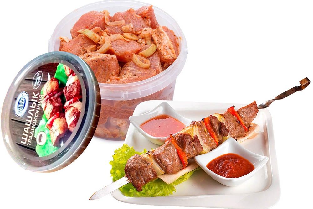 Сырой маринованный шашлык из баранины курицы итд