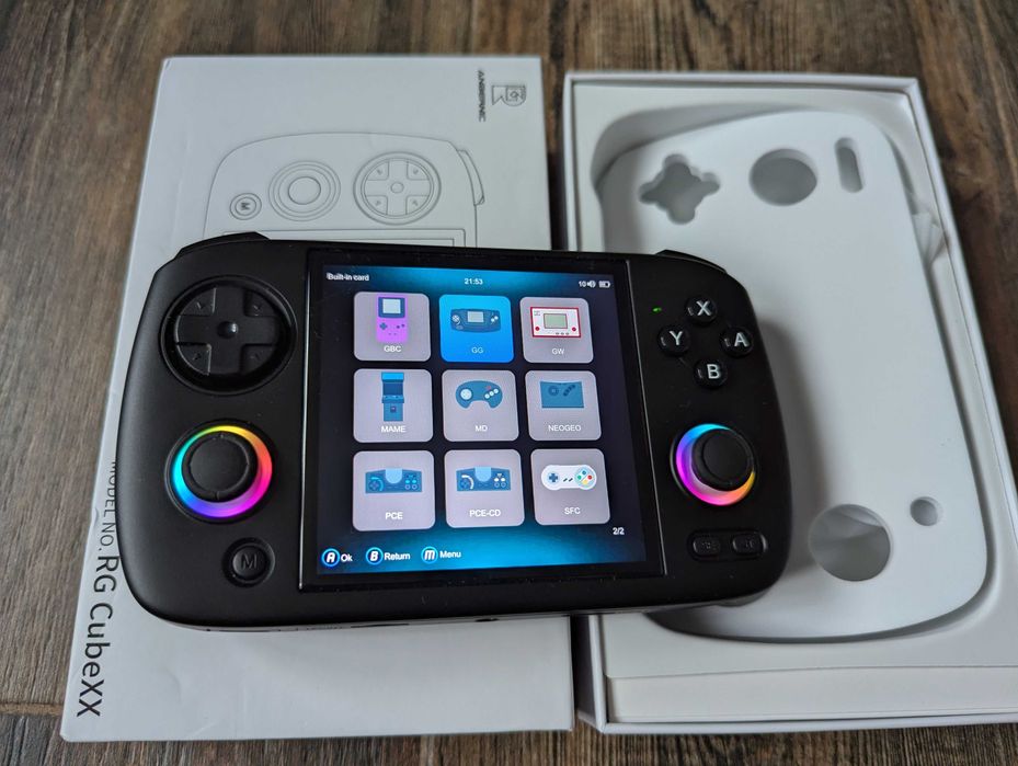 Consola portabila Anbernic RG CubeXX la cutie